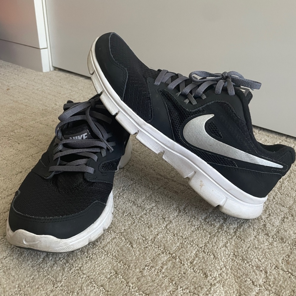 Black Nike trainers